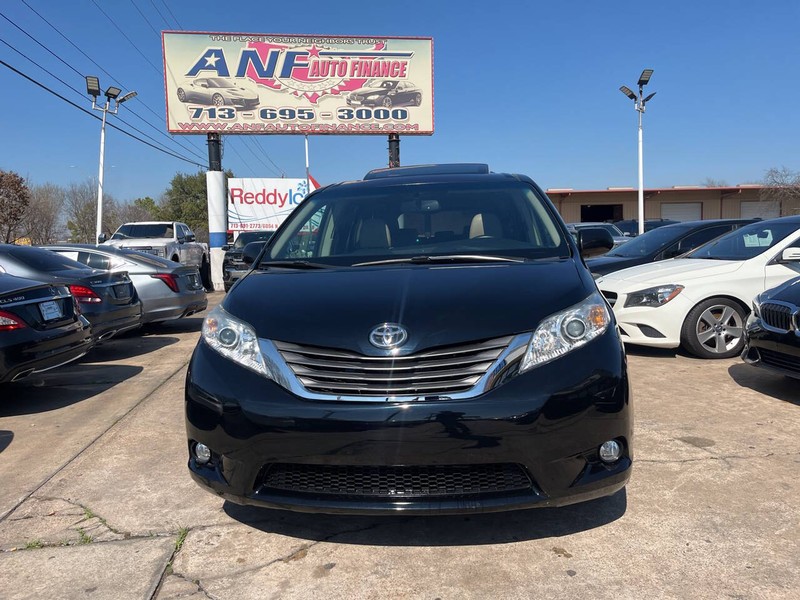 Toyota Sienna Vehicle Image 12