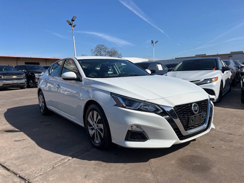 Nissan Altima Vehicle Image 06