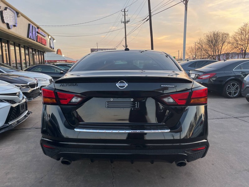 Nissan Altima Vehicle Image 04