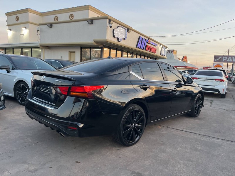 Nissan Altima Vehicle Image 05