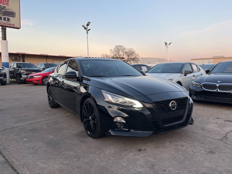 Nissan Altima Vehicle Image 06