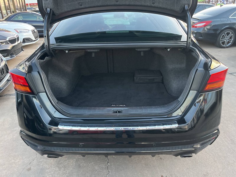 Nissan Altima Vehicle Image 09