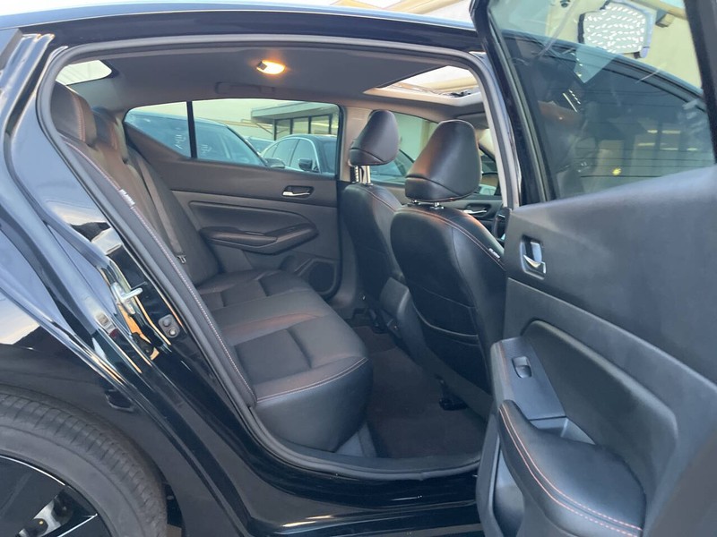 Nissan Altima Vehicle Image 10