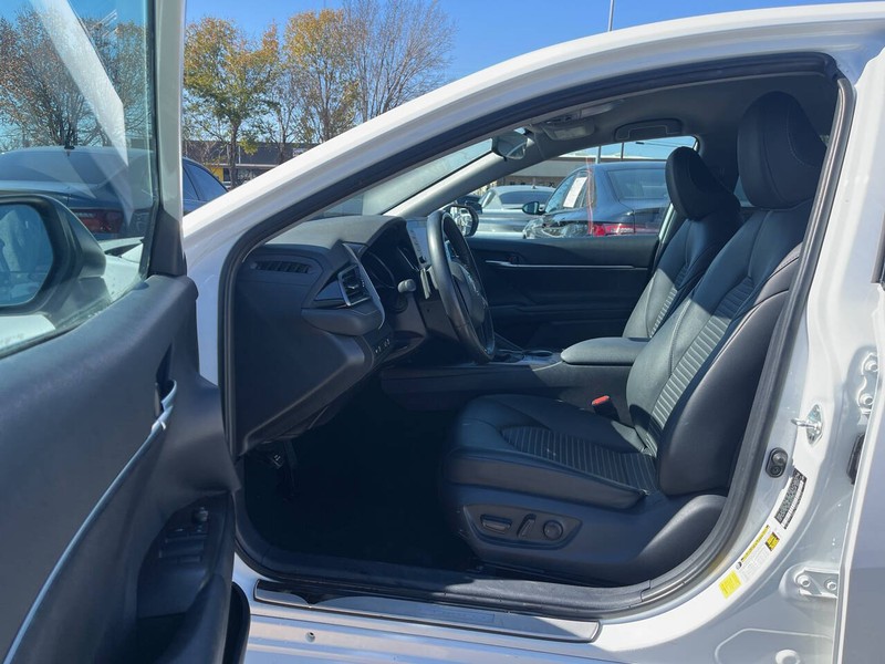 Toyota Camry Vehicle Image 07