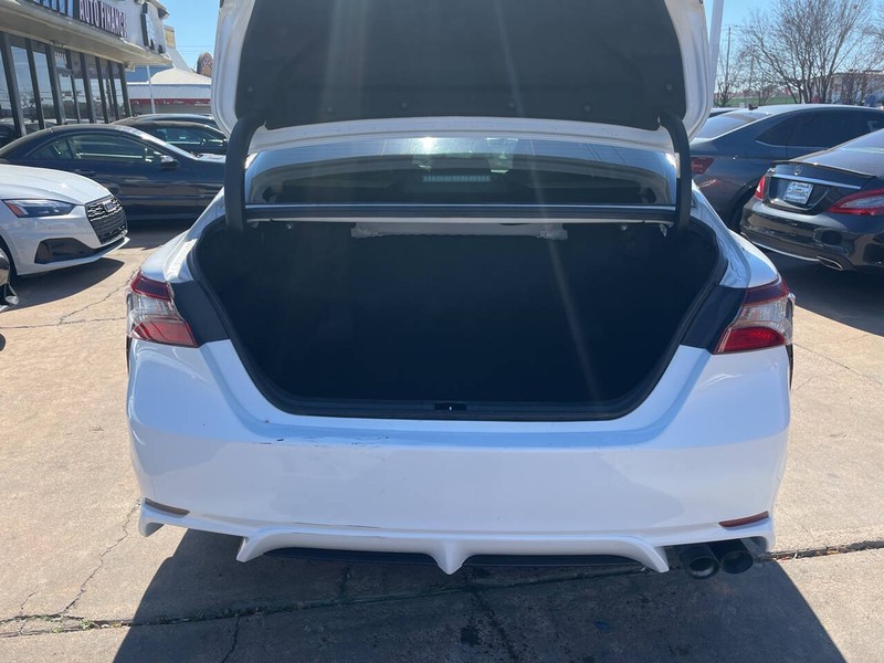 Toyota Camry Vehicle Image 09