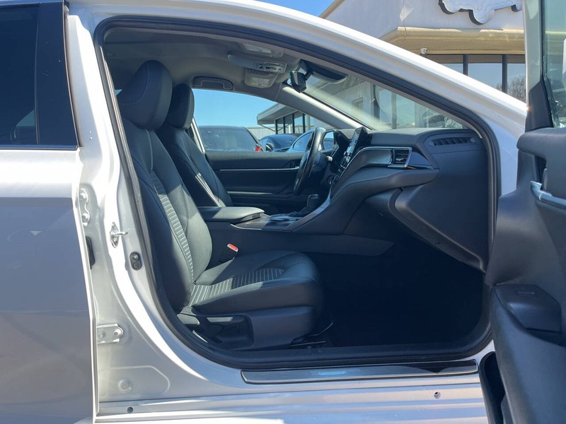 Toyota Camry Vehicle Image 12