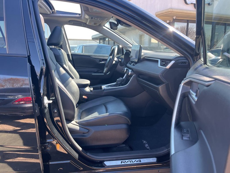 Toyota RAV4 Vehicle Image 09