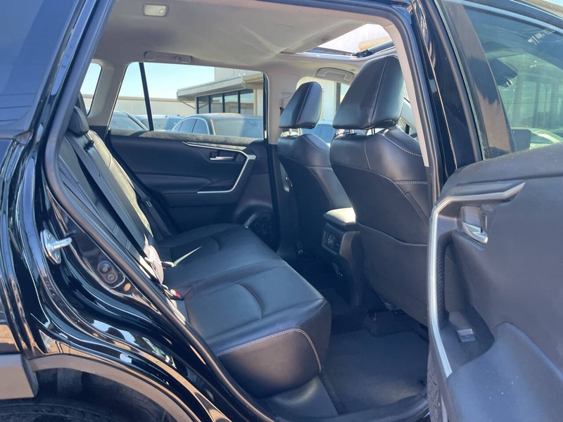 Toyota RAV4 Vehicle Image 13