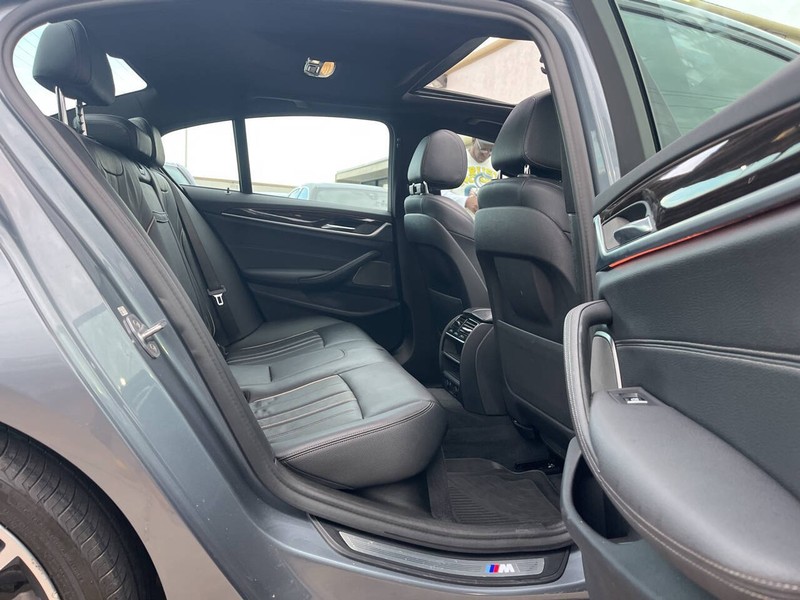 BMW 5 Series Vehicle Image 09