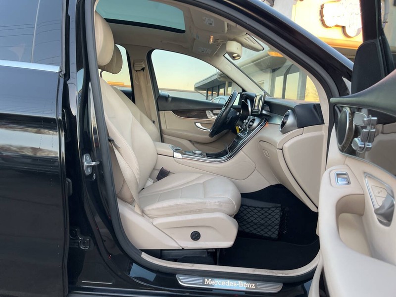 Mercedes-Benz GLC Vehicle Image 11