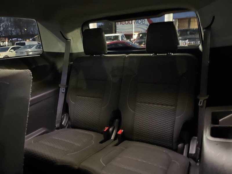 GMC Acadia Vehicle Image 09