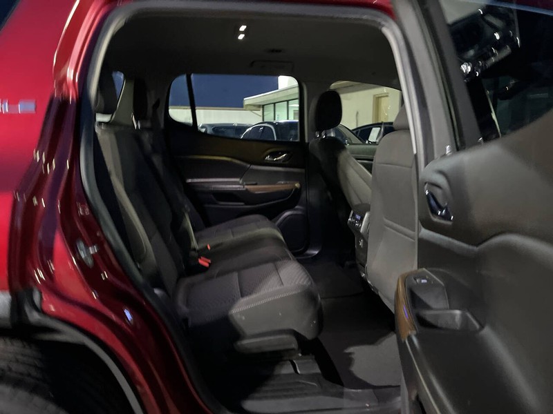 GMC Acadia Vehicle Image 11