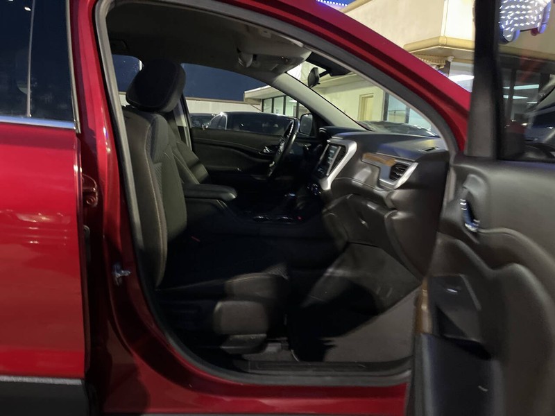 GMC Acadia Vehicle Image 13