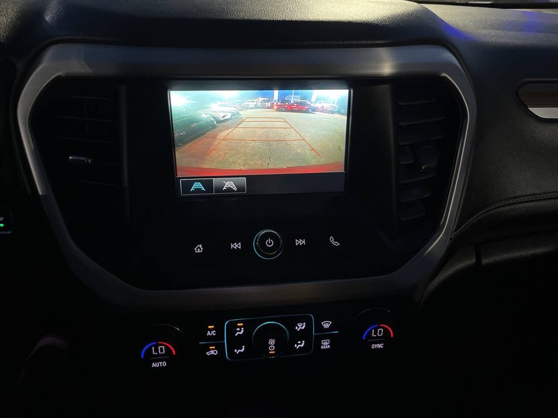 GMC Acadia Vehicle Image 14