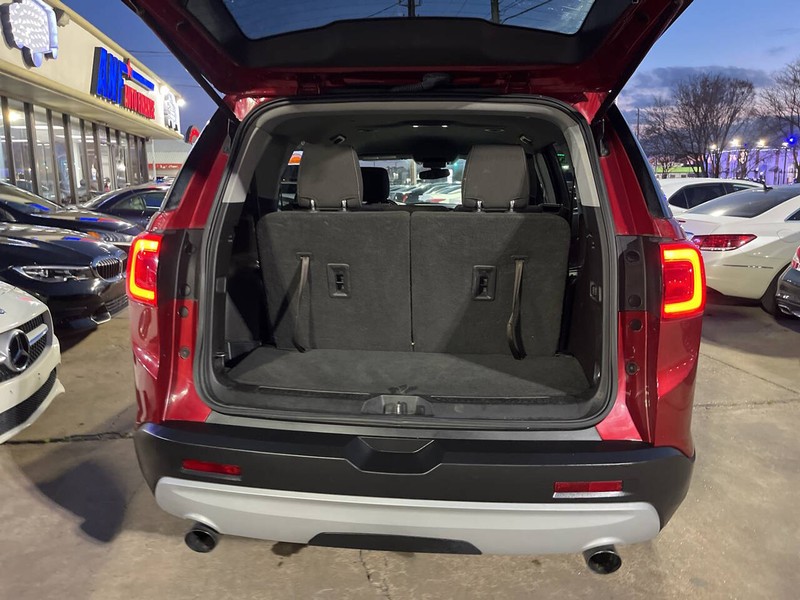 GMC Acadia Vehicle Image 15