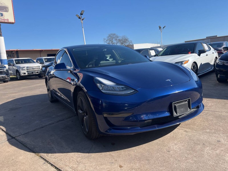Tesla Model 3 Vehicle Image 04