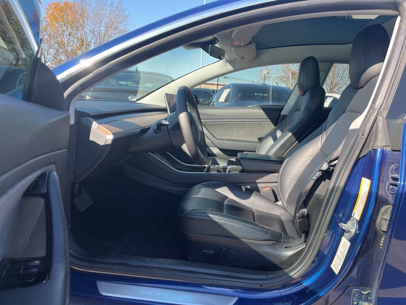 Tesla Model 3 Vehicle Image 05