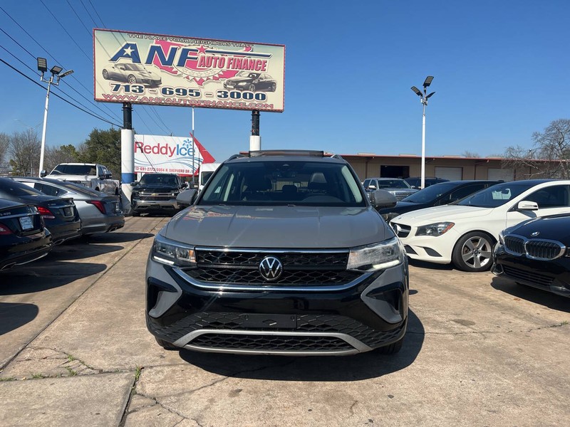 Volkswagen Taos Vehicle Image 02