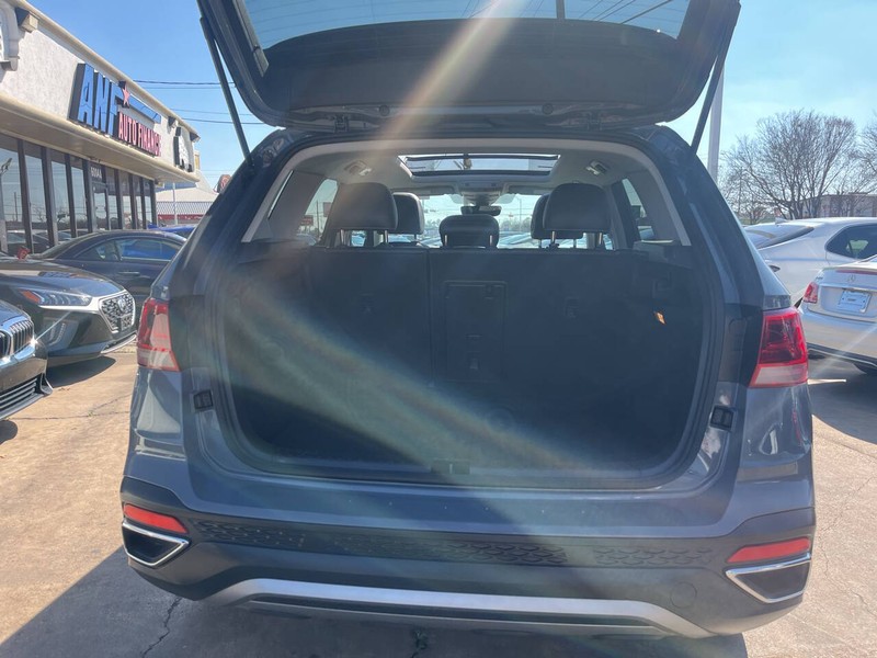 Volkswagen Taos Vehicle Image 09