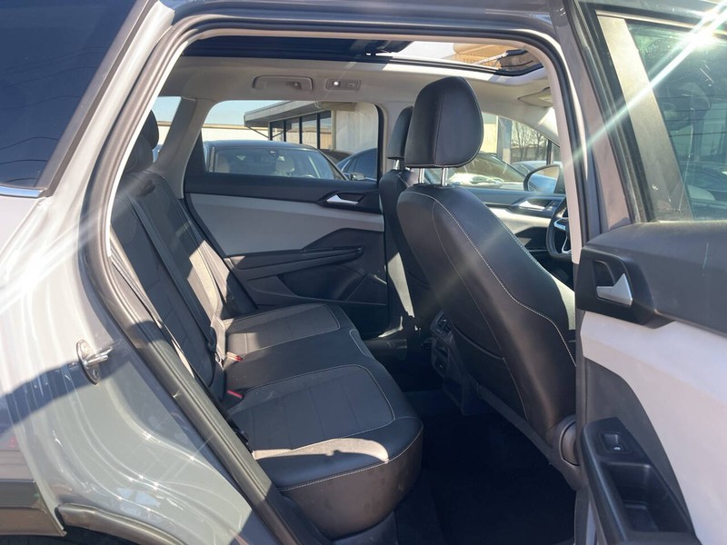 Volkswagen Taos Vehicle Image 10