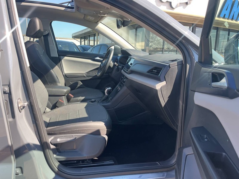 Volkswagen Taos Vehicle Image 11