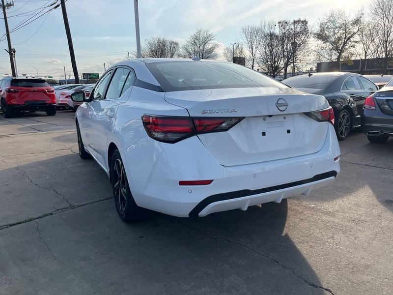 Nissan Sentra Vehicle Image 03