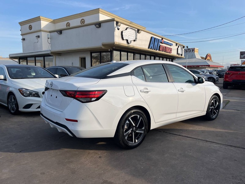 Nissan Sentra Vehicle Image 05