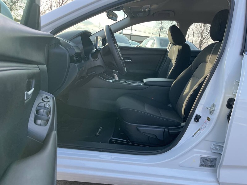 Nissan Sentra Vehicle Image 07