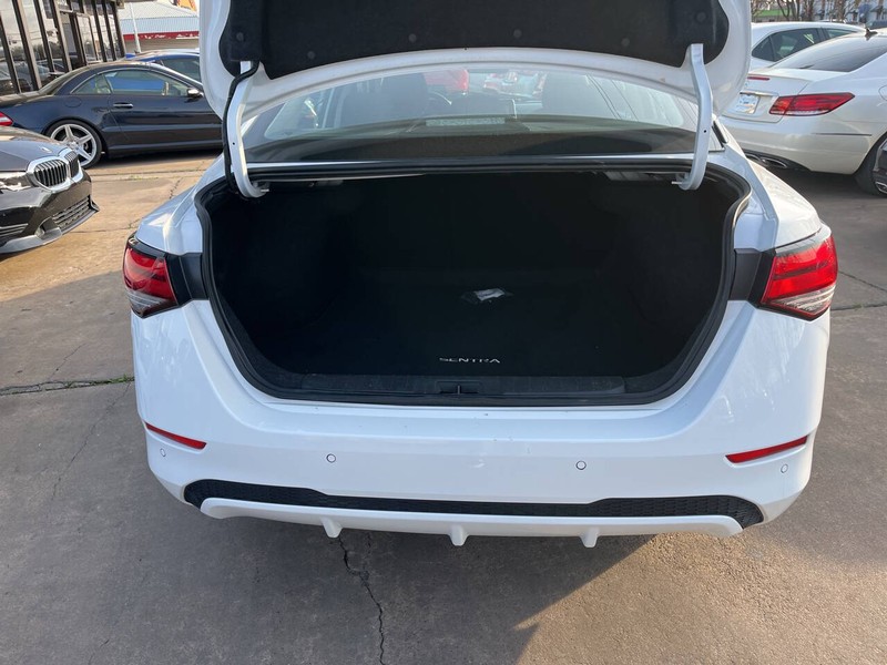 Nissan Sentra Vehicle Image 09