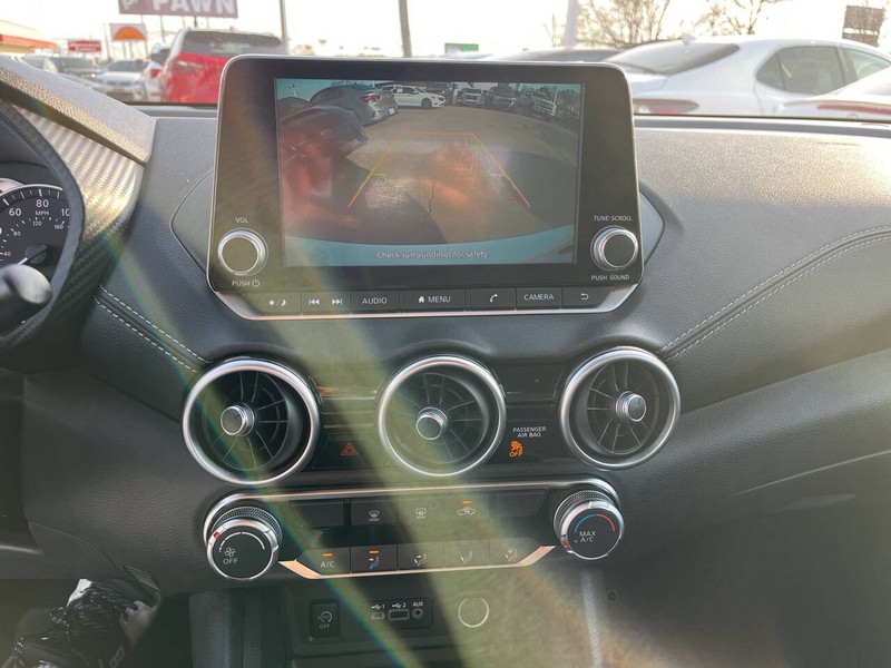 Nissan Sentra Vehicle Image 12