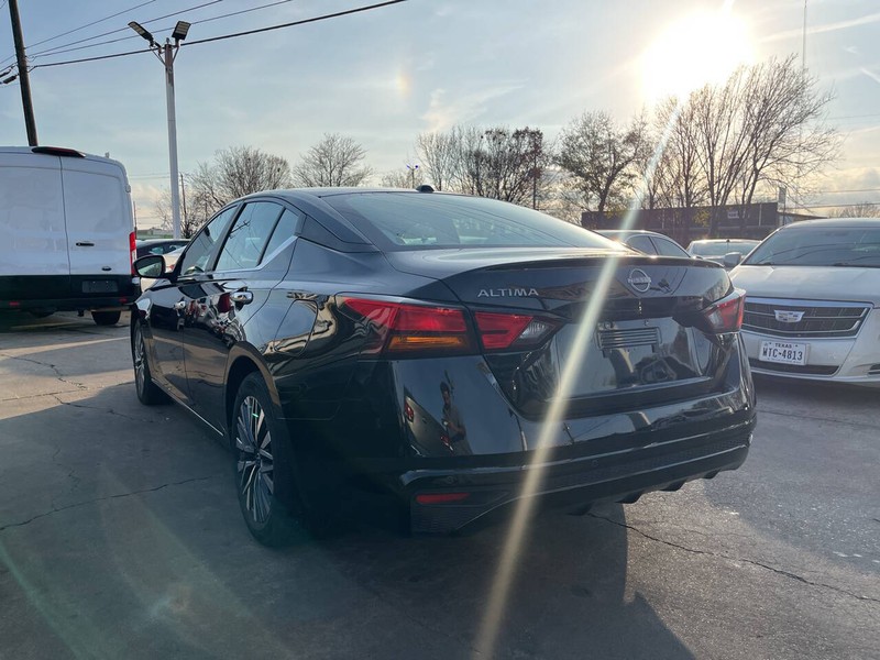 Nissan Altima Vehicle Image 03