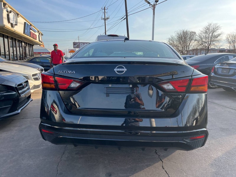 Nissan Altima Vehicle Image 04