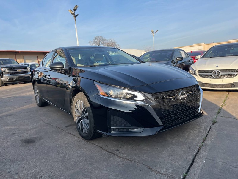 Nissan Altima Vehicle Image 06