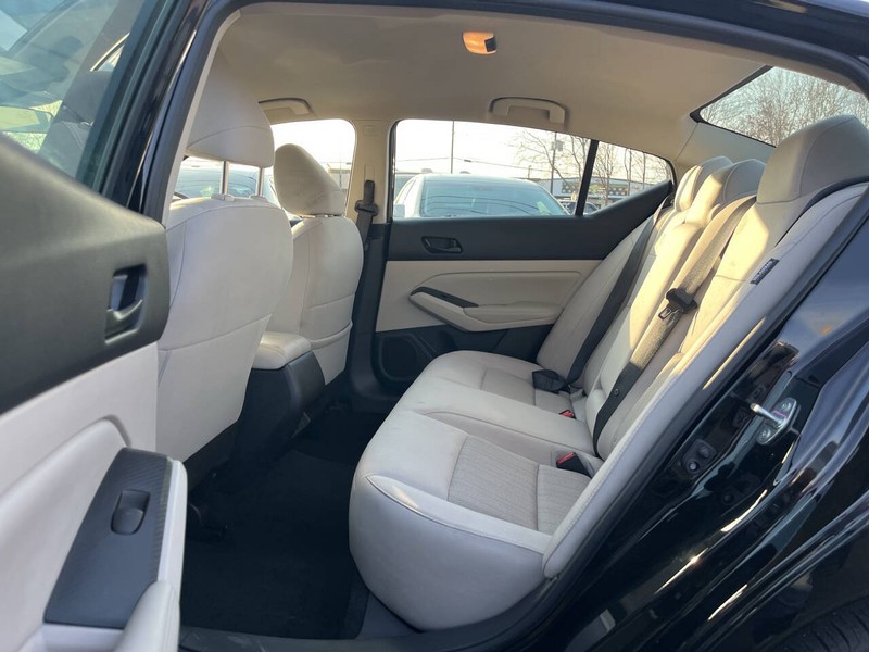 Nissan Altima Vehicle Image 07