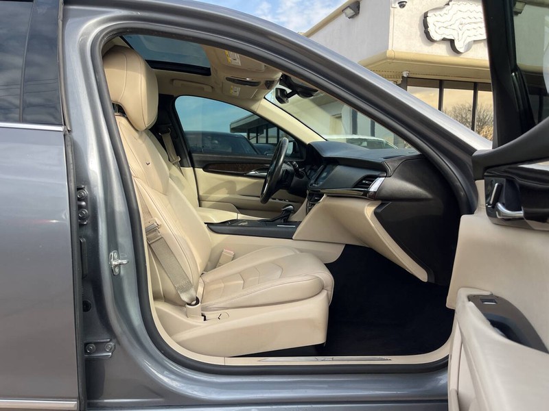 Cadillac CT6 Vehicle Image 11