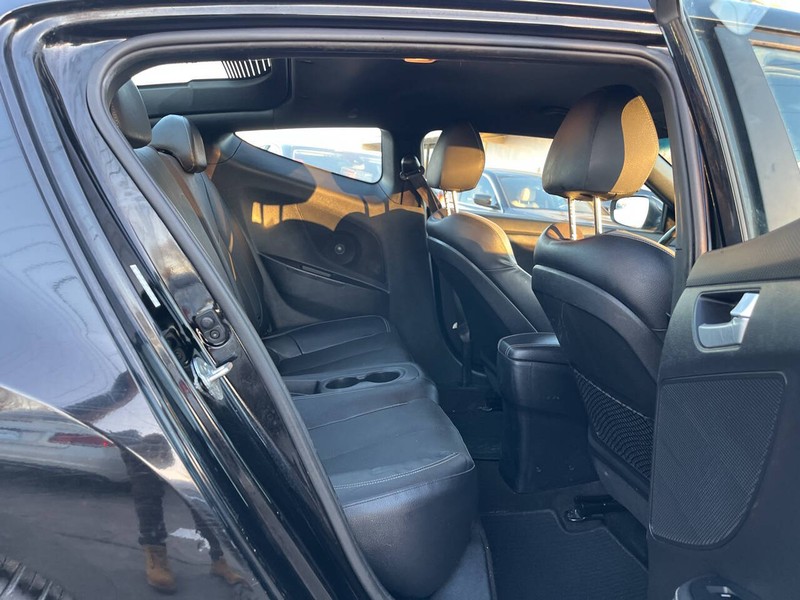 Hyundai Veloster Vehicle Image 09