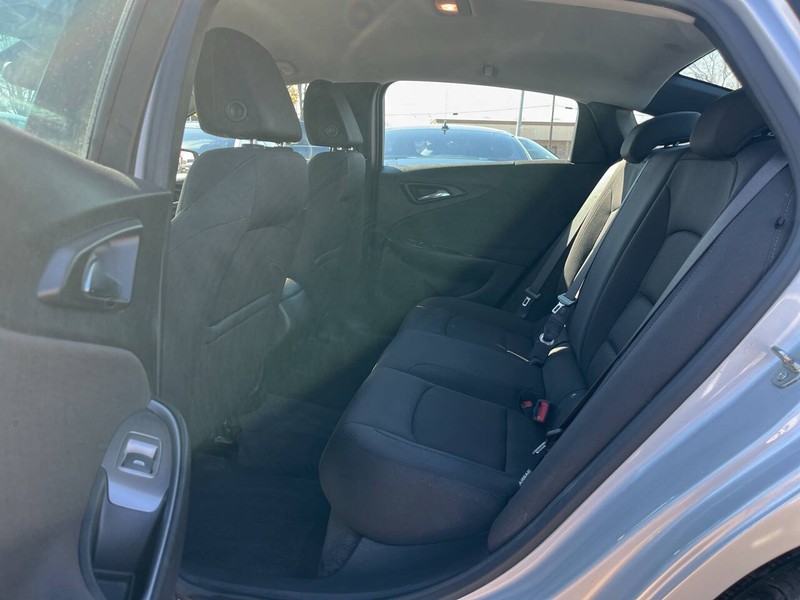 Chevrolet Malibu Vehicle Image 09