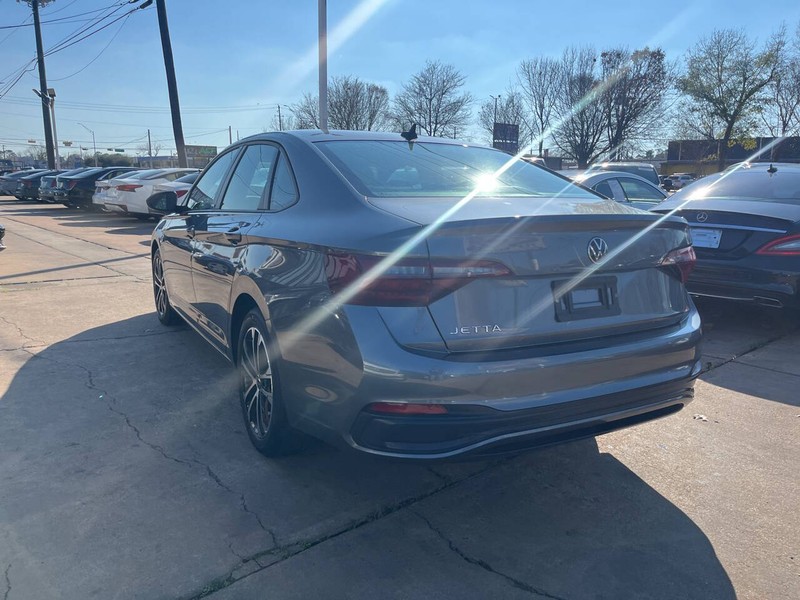 Volkswagen Jetta Vehicle Image 03