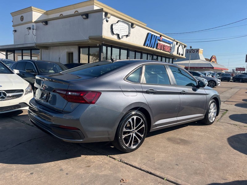 Volkswagen Jetta Vehicle Image 04