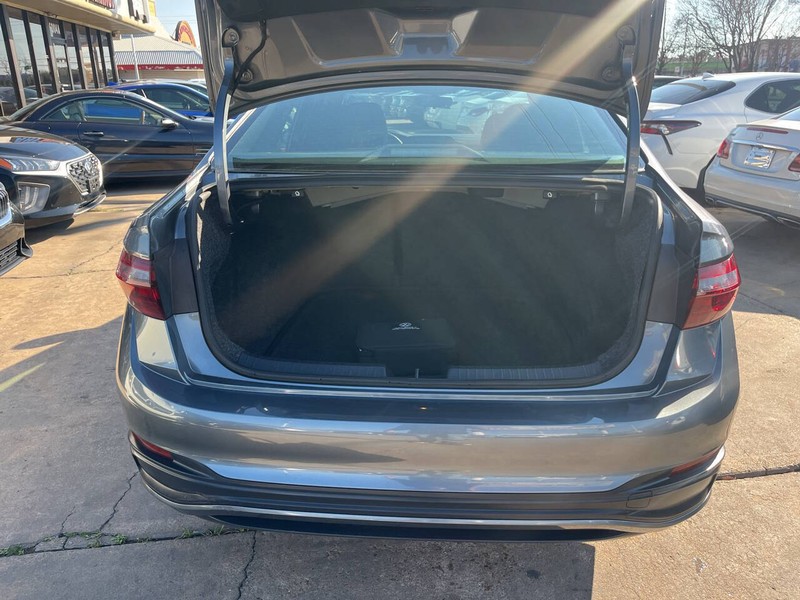 Volkswagen Jetta Vehicle Image 08