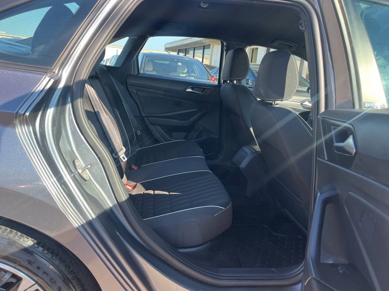 Volkswagen Jetta Vehicle Image 09