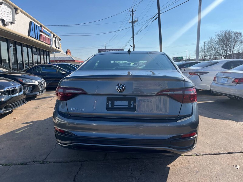 Volkswagen Jetta Vehicle Image 12