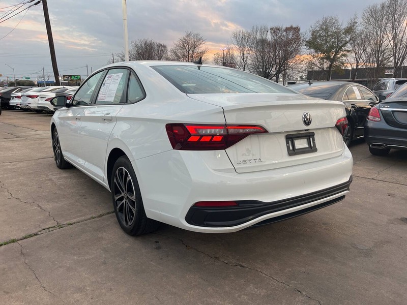 Volkswagen Jetta Vehicle Image 03