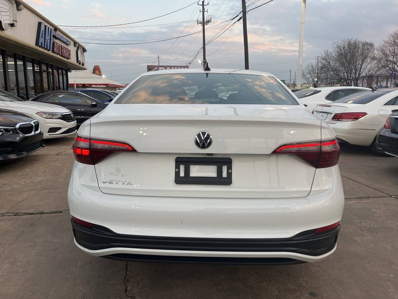 Volkswagen Jetta Vehicle Image 04