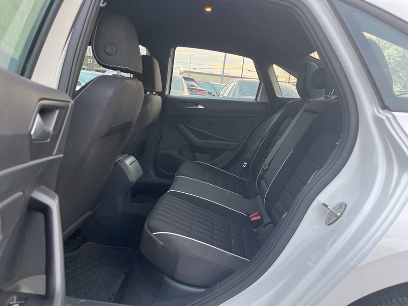 Volkswagen Jetta Vehicle Image 08