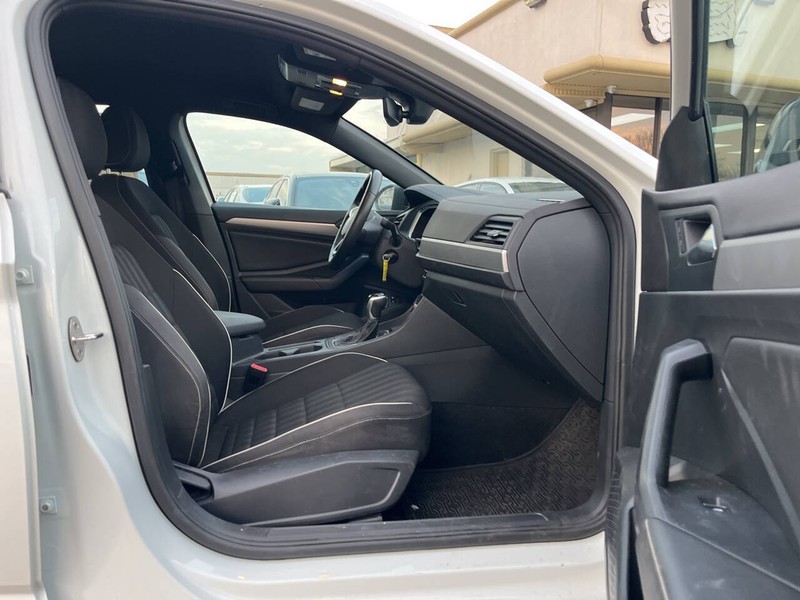 Volkswagen Jetta Vehicle Image 11