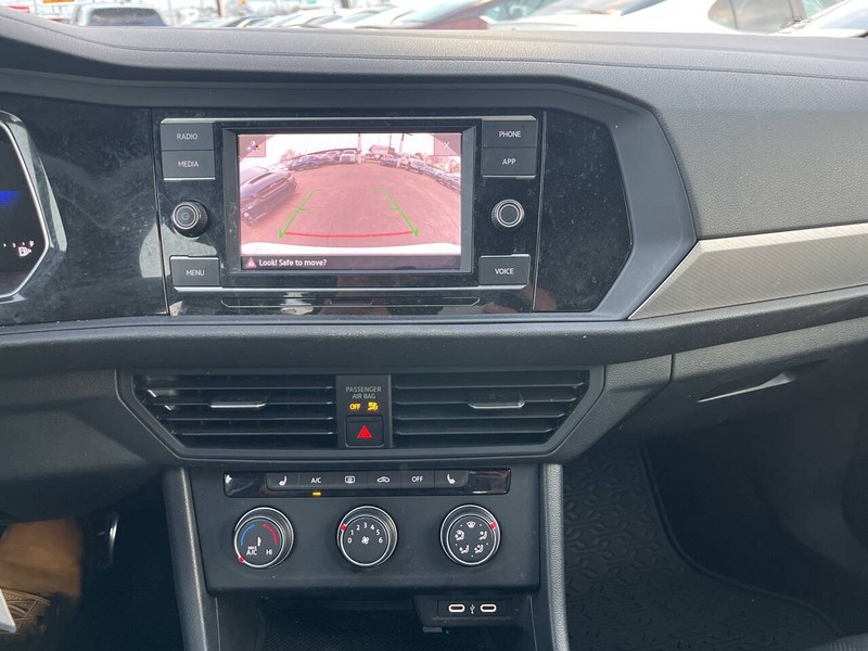 Volkswagen Jetta Vehicle Image 12