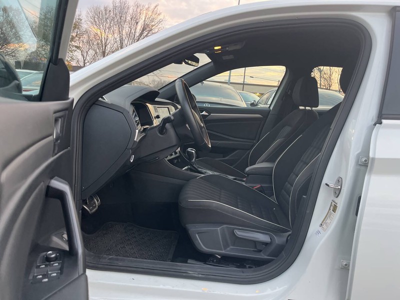 Volkswagen Jetta Vehicle Image 13