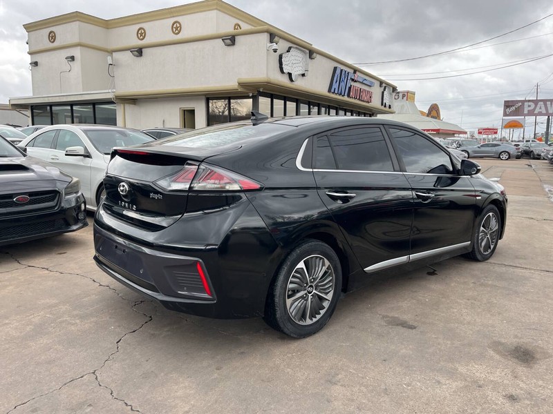 Hyundai Ioniq Plug-In Hybrid Vehicle Image 05