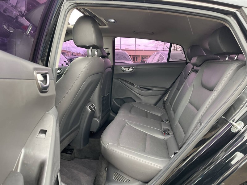 Hyundai Ioniq Plug-In Hybrid Vehicle Image 08